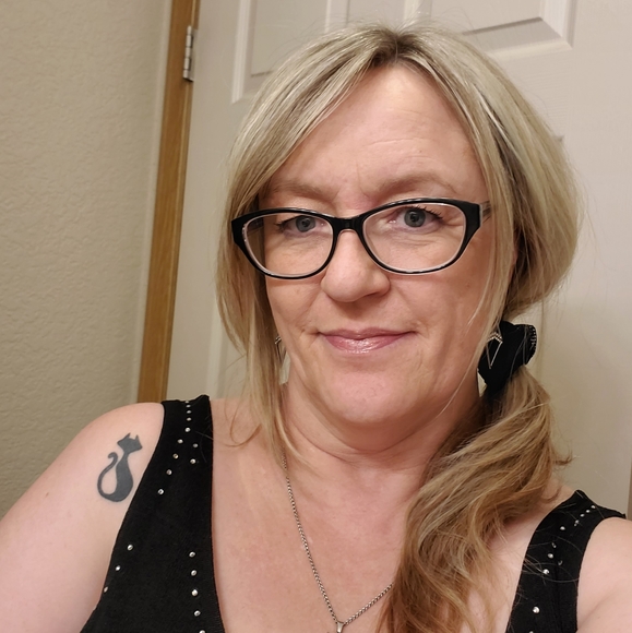 Meet your Posher, Cara - Picture 2 of 5